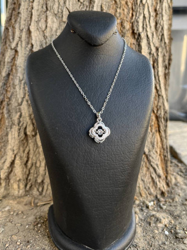 طرح قلب موجود است . نگین وسط کار متحرک است