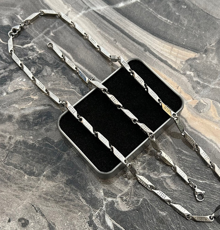 قیمت گردنبند و دستبند باهم 240